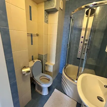 Apartment Palace Of The Parliament View,old City,waterfall *