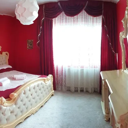 Palace Of The Parliament View,old City,waterfall