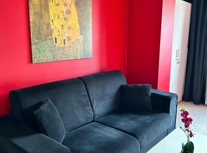 Palace Of The Parliament View,old City,waterfall Апартаменти Бухарест