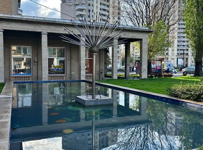 Palace Of The Parliament View,old City,waterfall *