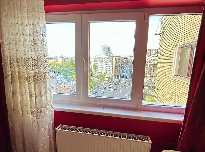 Palace Of The Parliament View,old City,waterfall Bukurešť