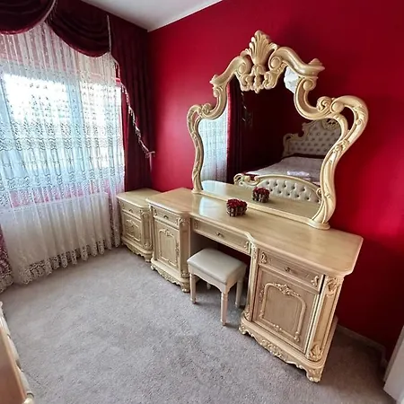 Palace Of The Parliament View,old City,waterfall Apartamento